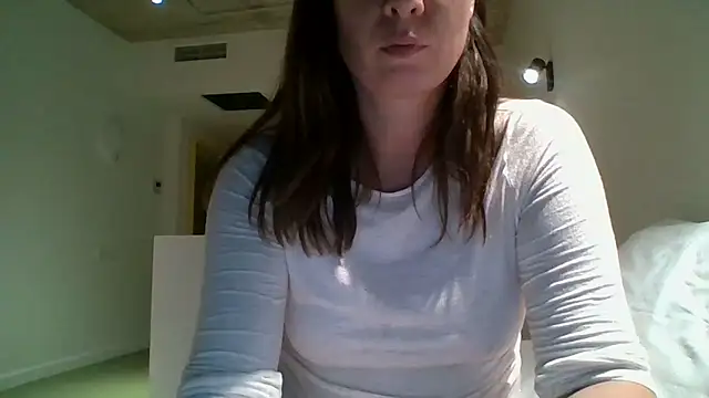 Snapshot of ALICAINWONDERLAND chatting on October 19, 2025, 9:06 pm ALICAINWONDERLAND online show from October 19, 2025, 9:06 pm