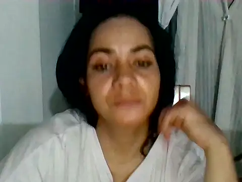 Snapshot of Isabelsol111 chatting on June 1, 2026, 4:13 am Isabelsol111 online show from June 1, 2026, 4:13 am