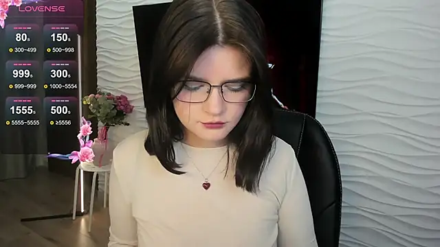 MoriGirl online show from September 21, 2025, 1:05 pm