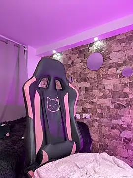 samiacooper25 online show from April 15, 2026, 8:31 am