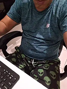 Carloskasado online show from October 28, 2025, 12:00 am