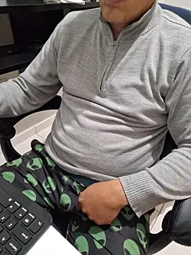 Carloskasado online show from October 9, 2025, 8:31 pm