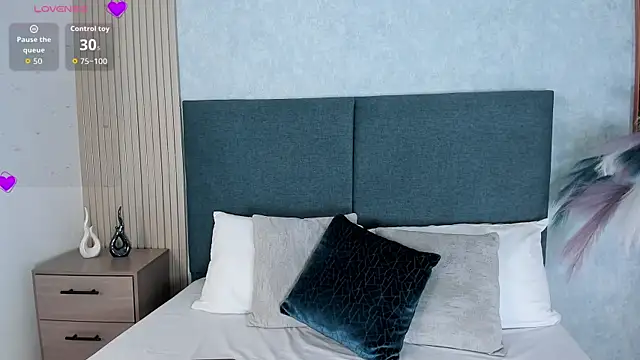 Laura Ivy online show from December 18, 2025, 12:42 pm