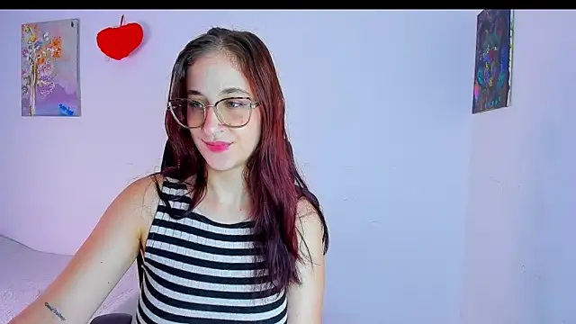 Snapshot of Laura_Ivy chatting on June 25, 2026, 2:11 pm Laura Ivy online show from June 25, 2026, 2:11 pm
