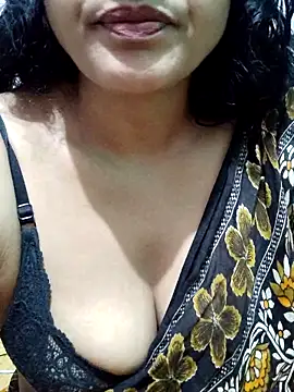 Snapshot of spicysuhana chatting on October 17, 2025, 10:33 pm spicysuhana online show from October 17, 2025, 10:33 pm