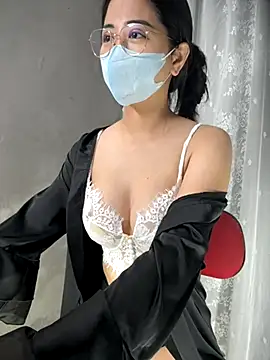 Snapshot of Voyerra_g chatting on November 8, 2025, 12:47 am Voyerra g online show from November 8, 2025, 12:47 am