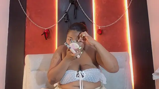 Snapshot of Cristal_hott1 chatting on April 8, 2026, 7:59 pm Cristal hott1 online show from April 8, 2026, 7:59 pm