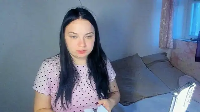 Snapshot of VoxxAura chatting on November 4, 2025, 2:10 pm VoxxAura online show from November 4, 2025, 2:10 pm