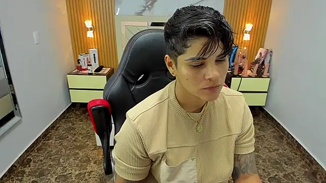 KAROLLJONES1 online show from October 22, 2025, 7:57 pm