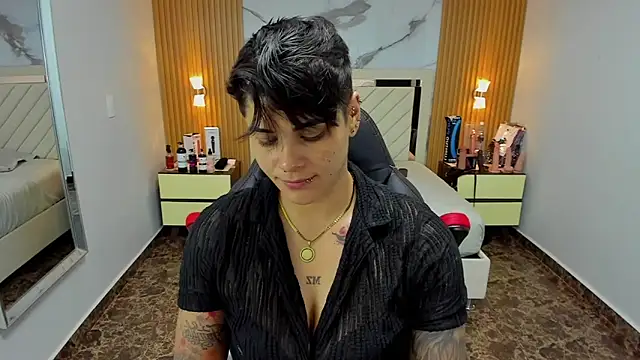 KAROLLJONES1 online show from October 16, 2025, 7:44 pm