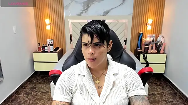 KAROLLJONES1 online show from September 18, 2025, 2:25 am