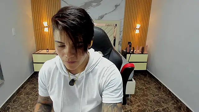 KAROLLJONES1 online show from February 17, 2026, 7:33 pm