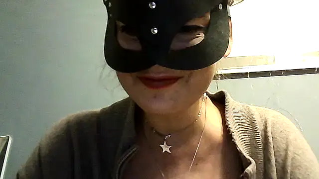 vanitafalcao online show from November 11, 2025, 7:19 pm