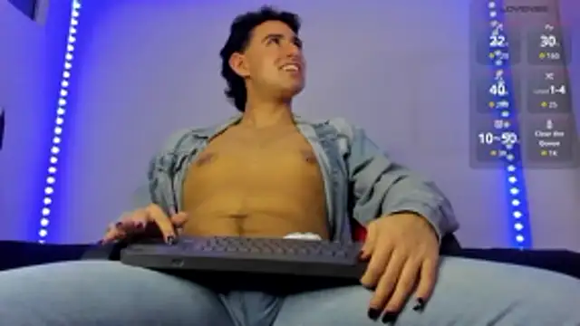 Snapshot of Alexxx_savage chatting on November 12, 2025, 4:27 am Alexxx savage online show from November 12, 2025, 4:27 am