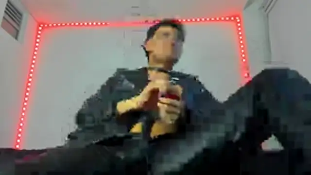 Snapshot of Alexxx_savage chatting on December 18, 2025, 2:27 am Alexxx savage online show from December 18, 2025, 2:27 am