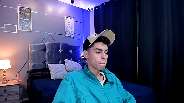 Snapshot of Room_69x chatting on September 11, 2025, 2:17 pm Room 69x online show from September 11, 2025, 2:17 pm