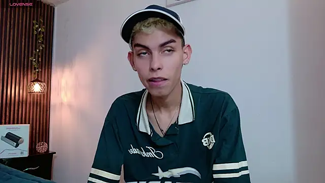 Snapshot of Room_69x chatting on February 25, 2026, 2:17 pm Room 69x online show from February 25, 2026, 2:17 pm