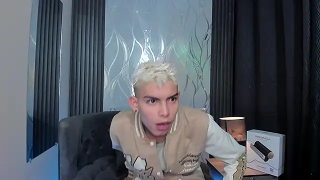 Snapshot of Room_69x chatting on January 10, 2026, 4:08 am Room 69x online show from January 10, 2026, 4:08 am