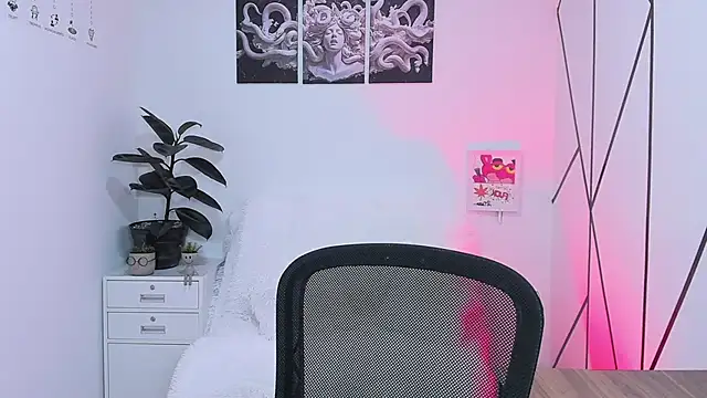 Snapshot of Room_69x chatting on November 18, 2025, 3:10 am Room 69x online show from November 18, 2025, 3:10 am