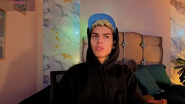 Room 69x online show from March 25, 2026, 12:04 pm