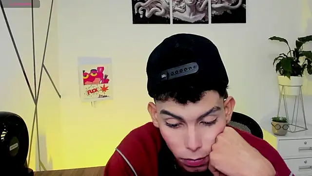 Snapshot of Room_69x chatting on October 12, 2025, 4:14 am Room 69x online show from October 12, 2025, 4:14 am