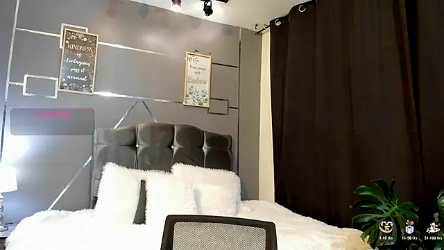 Snapshot of Room_69x chatting on November 24, 2025, 3:06 am Room 69x online show from November 24, 2025, 3:06 am