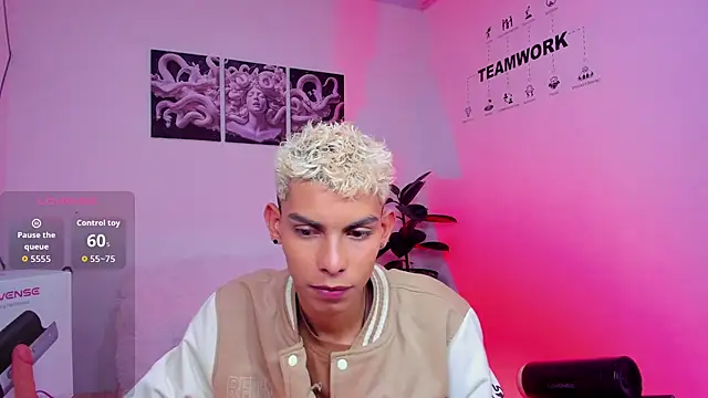 Snapshot of Room_69x chatting on December 20, 2025, 3:31 am Room 69x online show from December 20, 2025, 3:31 am