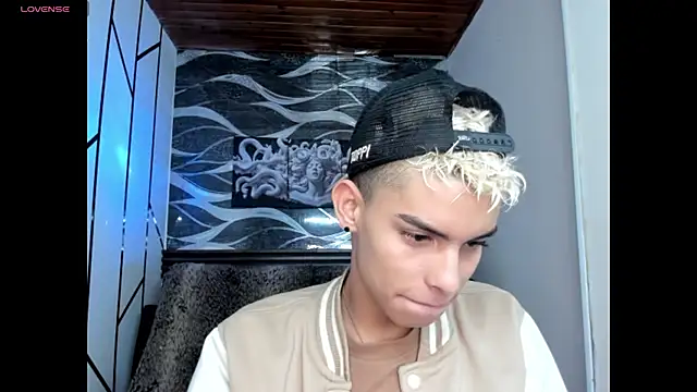 Snapshot of Room_69x chatting on January 16, 2026, 4:27 am Room 69x online show from January 16, 2026, 4:27 am