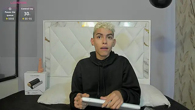 Snapshot of Room_69x chatting on January 15, 2026, 3:54 am Room 69x online show from January 15, 2026, 3:54 am