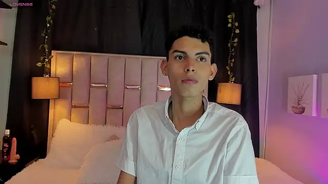 Snapshot of Room_69x chatting on November 25, 2025, 3:45 pm Room 69x online show from November 25, 2025, 3:45 pm