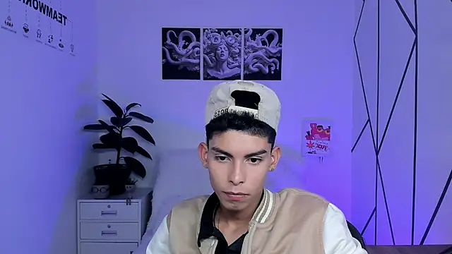 Snapshot of Room_69x chatting on November 28, 2025, 9:04 pm Room 69x online show from November 28, 2025, 9:04 pm