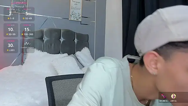 Snapshot of Room_69x chatting on November 7, 2025, 3:44 am Room 69x online show from November 7, 2025, 3:44 am