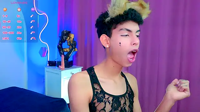 Snapshot of Room_69x chatting on October 4, 2025, 5:14 pm Room 69x online show from October 4, 2025, 5:14 pm