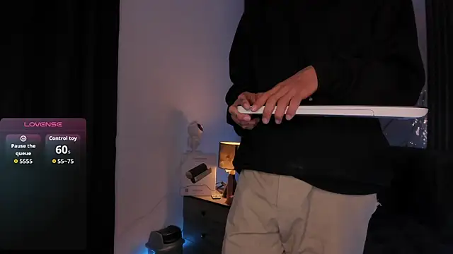 Snapshot of Room_69x chatting on January 14, 2026, 5:11 am Room 69x online show from January 14, 2026, 5:11 am