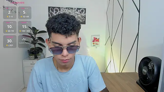 Snapshot of Room_69x chatting on November 8, 2025, 3:21 am Room 69x online show from November 8, 2025, 3:21 am