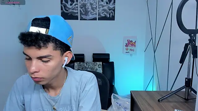 Snapshot of Room_69x chatting on November 30, 2025, 3:29 am Room 69x online show from November 30, 2025, 3:29 am