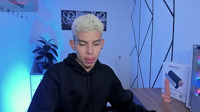 Snapshot of Room_69x chatting on December 15, 2025, 2:28 am Room 69x online show from December 15, 2025, 2:28 am