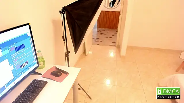 Manuela miller  online show from October 15, 2025, 8:17 pm