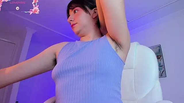 Manuela miller  online show from December 1, 2025, 9:15 pm