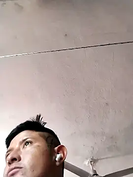 Snapshot of LiloWnn chatting on December 14, 2025, 4:01 pm LiloWnn online show from December 14, 2025, 4:01 pm