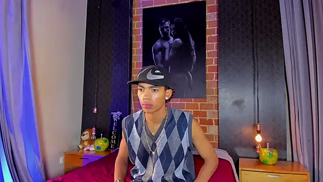Snapshot of AlanCutee chatting on April 19, 2026, 1:34 pm AlanCutee online show from April 19, 2026, 1:34 pm