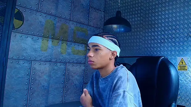 Snapshot of AlanCutee chatting on October 17, 2025, 12:40 pm AlanCutee online show from October 17, 2025, 12:40 pm