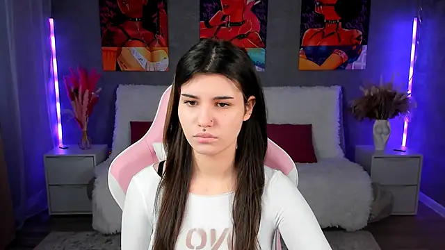 AnoraDark online show from April 13, 2026, 2:21 pm