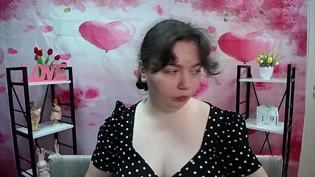 NeonilaLisova online show from April 19, 2026, 5:08 am