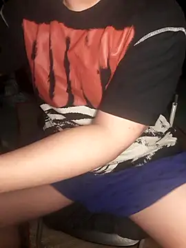 Snapshot of MinhTuan2002 chatting on October 26, 2025, 12:22 am MinhTuan2002 online show from October 26, 2025, 12:22 am