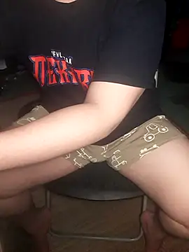 Snapshot of MinhTuan2002 chatting on September 30, 2025, 12:16 am MinhTuan2002 online show from September 30, 2025, 12:16 am