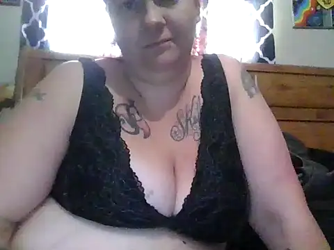 Snapshot of ThickkkMama420 chatting on May 6, 2026, 10:58 pm ThickkkMama420 online show from May 6, 2026, 10:58 pm