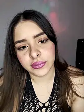 Nahomy cm online show from November 30, 2025, 7:58 pm