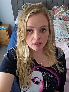 Bridgette03 online show from October 15, 2025, 2:32 am