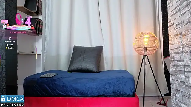 Clhoee  online show from October 8, 2025, 1:18 am